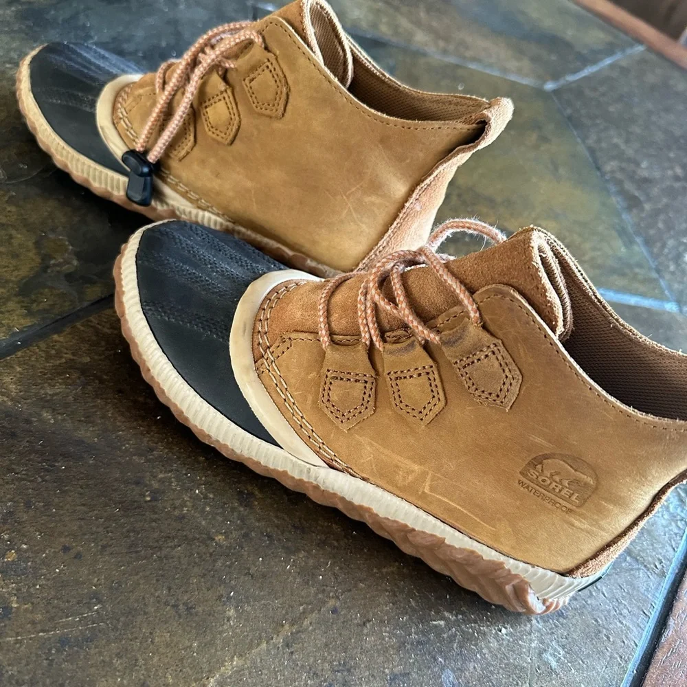 Sorel Out N About boot, size 4, tan like new - Picture 2 of 8